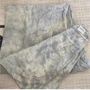 Sollybaby swaddle excellent condition, barely used!